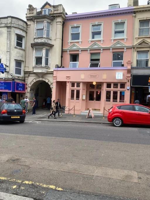 Large, Newly Renovated, Three Bedroom Town Centre Split Level Apartment With Free Parking, Sleeps Seven - Walking Distance To Beach Bournemouth Buitenkant foto