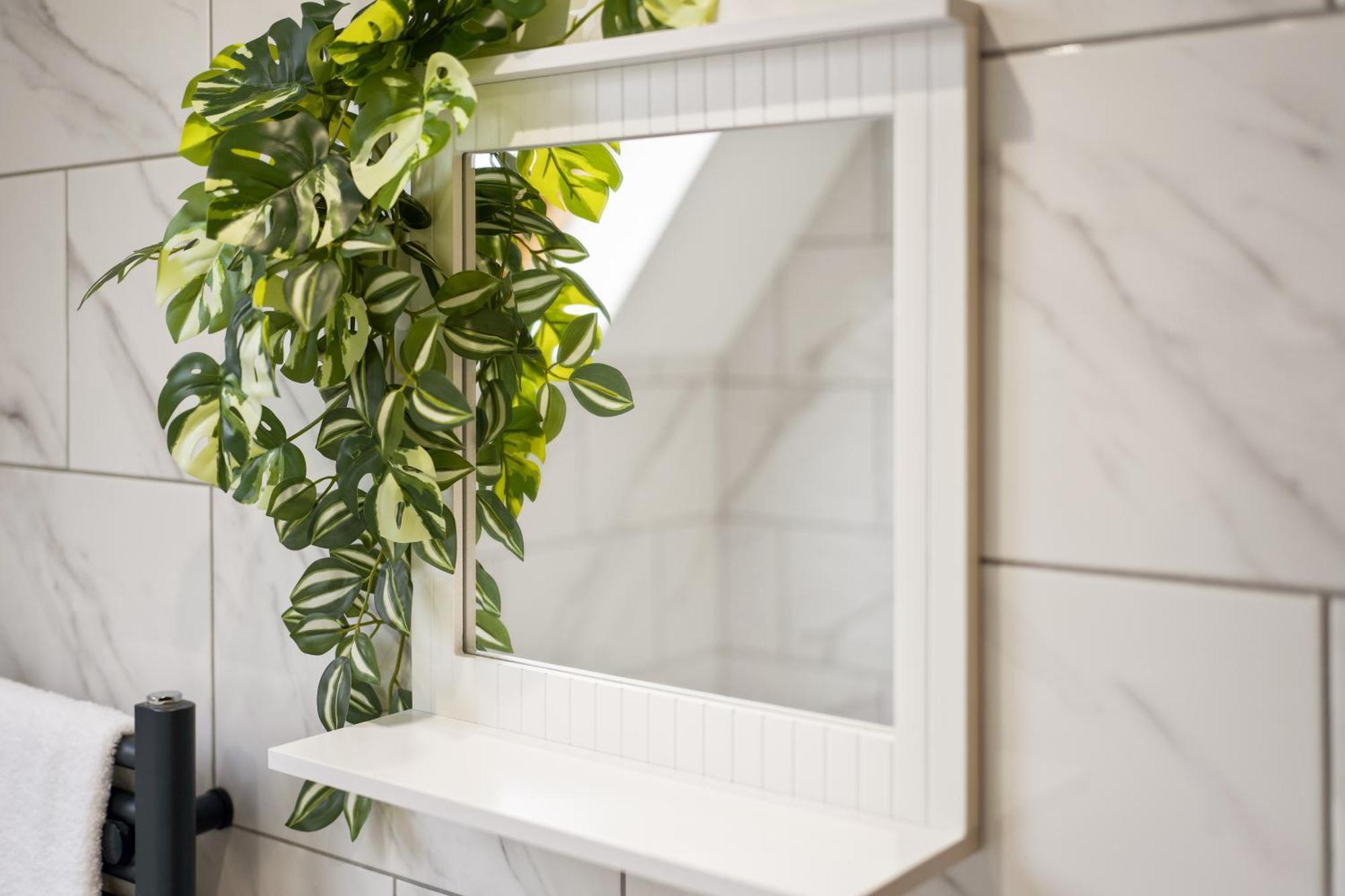 Large, Newly Renovated, Three Bedroom Town Centre Split Level Apartment With Free Parking, Sleeps Seven - Walking Distance To Beach Bournemouth Buitenkant foto