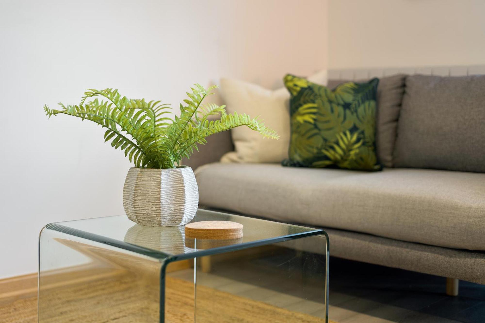 Large, Newly Renovated, Three Bedroom Town Centre Split Level Apartment With Free Parking, Sleeps Seven - Walking Distance To Beach Bournemouth Buitenkant foto